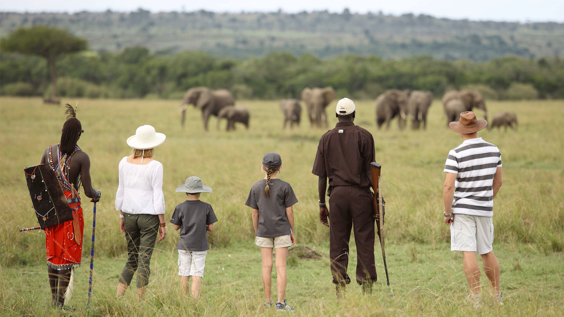 kenya kichwa family walking masaai